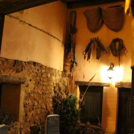 Welcoming House In With Fireplace *
