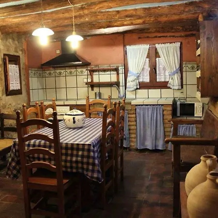 Casa de Férias Welcoming House In With Fireplace Santa Cruz de Moncayo