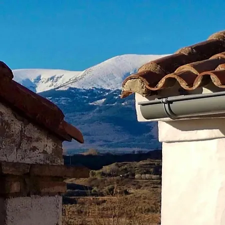 Casa de Férias Welcoming House In With Fireplace